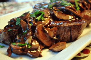 Filetto di manzo con salsa al funghi porcini